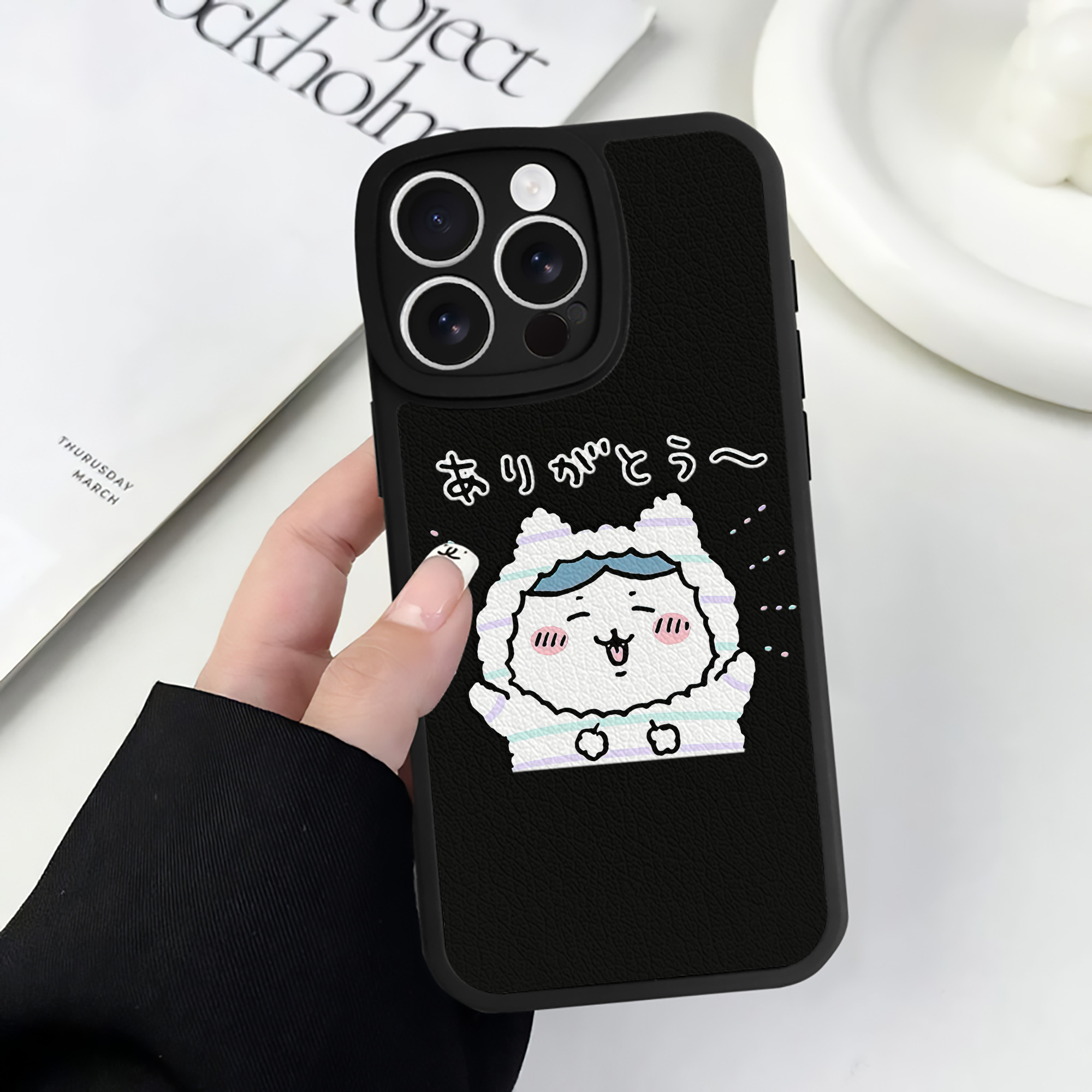 （画像用） ちいかわ ハチワレ Chii-kawa hachiware 【iPhone 16シリーズ対応】シリコンスマホケース（レザー調） 材質：シリコン